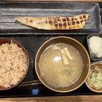 しんぱち食堂 - 料理写真:大トロ銀鮭塩ハラス定食の熟成玄米定食@1,133円