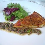 レストラン ファロ 資生堂  - キッシュっぽい上にトリッパ。