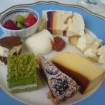 レストラン ファロ 資生堂  - ひぁー全種類のデザートです。