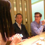 築地すし好 JIN仁 - アメリカからの観光客と意気投合する妹