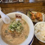 風風ラーメン - 料理写真:唐揚げセット