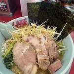 ラーメン山岡家 - 料理写真:本来は「醤油ネギラーメン」¥840背脂¥100隠れて見えないけどランククーポン「広州メンマ」