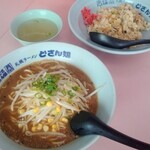 どさん娘 - 料理写真:味噌ラーメン・焼きめし