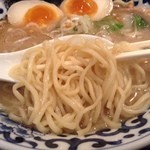 東京駅 斑鳩 - 中細でやや縮れがあるストレート麺！！なかなか旨い