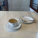 資生堂パーラー - ドリンク写真:先にコーヒーを持って来てもらって　隣はパフェのお皿