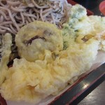 千扇 - 天ぷらは海老、なす、しいたけ、ピーマン、かぼちゃの5種盛