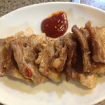 豚豚豚 - 豚カルビ定食のメイン　カリカリに表面が焼いてある。