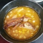 Niboshirambu - つけそばのつけ汁　今週は鶏＋煮干のスープ。シャバでタレが濃く煮干も濃くて中華そばのスープより荒々しく感じます。
      