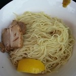 煮干乱舞 - つけそばの麺　水でしめられていてバリカタ的な食感。つけ汁とベストマッチ。