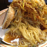 長町ラーメン - 麺はノーマルの中華麺です。
      メンマがバツグンに相性良さそうです。
      トッピングオススメですね。