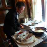 サバティーニ・ディ・フィレンツェ - ベーコン、パルメザンチーズ、卵黄、トマトソースで和えたスパゲティ。サバティーニ風（ワゴンサービス）