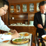 サバティーニ・ディ・フィレンツェ - 二種類のパスタを取り分け中