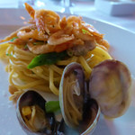 サバティーニ・ディ・フィレンツェ - 桜海老のフリットとあさり、春野菜の彩りとあかね卵で仕上げた自家製細打ちパスタ”タヤリン”