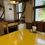 レストランイート - 店内