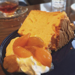 un graine - シフォンケーキ  キンカンの甘露煮添え