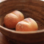 イル・クッチョロ - 「自家製パン」