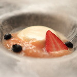 イル・クッチョロ - 「パンナコッタ 仏産ルバーブのソース」