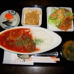 食堂ひるやすみ - 「ハッシュドビーフ（味噌汁･サラダ・新香・選べる小鉢付）」650円