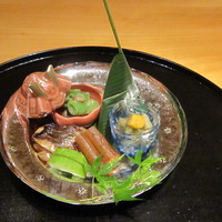 日本料理 幸庵 - 5月だったのでかわいい兜の容器を使っています