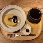 月花舎 - ホットコーヒーとバウムクーヘン