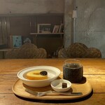 月花舎 - ホットコーヒーとバウムクーヘン