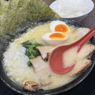 横浜家系ラーメン 龍馬家_0