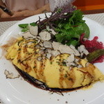 ビストロ ダイア - こちらの前菜は、2色のアスパラのオムレツとトリュフサラダ