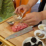 ビストロ ダイア - 水口シェフが、タルタルステーキをを目の前で作ってくれます