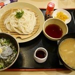 ジョナサン - 秋田無限堂 稲庭うどん 比内地鶏のつけ汁仕立て＆しらすの２色丼￥１０９９（クーポン価格・通常￥1199）