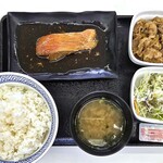 吉野家 - 料理写真:焼魚牛小鉢定食(金目鯛煮付け に変更;ご飯増量)