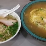 大養軒 - 天津丼570円＋半ラーメン250円