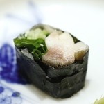 鮨　ミ雲 - さばときゅうりの巻物