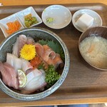 サカナとニク オモカジキッチン - 海鮮丼