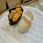 はま寿司 - 料理写真:ウニ軍艦とホタテ