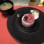 小料理 げいん - まぐろ丼、おみそ汁、漬物