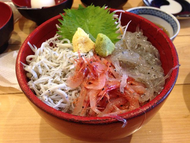 しらす漁船 駿河湾 由比漁港しらす桜海老丼専門店 下土狩 海鮮丼 食べログ しらす漁船 駿河湾 由比漁港しらす桜海老丼専門店 下土狩 海鮮丼 食べログ