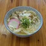 亀家 - 親鳥で作る「かしわうどん」親鳥の濃厚な味わいが魅力