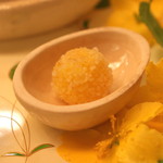 京懐石 吉泉 - 八寸　（甘く炊いた柚子のまさご揚げ）　(2015/04)