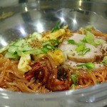 イモチッ - ピビン冷麺(비빔냉면)。こちらは、水冷麺と違い、ピリッと辛めです。