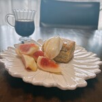 cocon3 - 料理写真:スコーン・アールグレイミルクティー、マスカルポーネといちじくを添えて