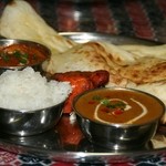 Dhaulagiri - チキンカレーとナンの組み合わせ、最高！