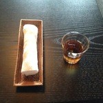 星のや京都 - 冷たいお茶でおもてなし