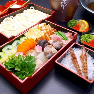 "Delighting in the Freshness of Seasonal Ingredients and Delivering Traditional Flavors"