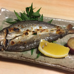 流山 すず季 - おまかせ会席
      鮎の一夜干し 丸十のレモン煮添え