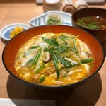 万ん卯 - 親子丼(1,500円)
冷奴･赤出汁付き