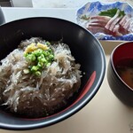 田子の浦港 漁協食堂 - 2026年8月　日本一丼（ごはん少な目）+かんぱち刺身　1800+800円