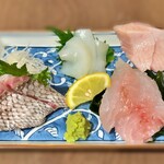 魚屋の立呑み かたふり - 