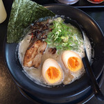 麺家 八兵衛 - とんこつラーメン