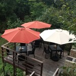 DEEZ Cafe - 川辺のテラス席