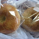 ヴァリーズ ベーグル - 左からプレーン、マクロビ